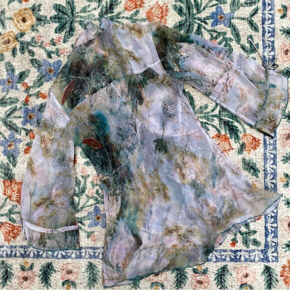 Diane Von Furstenberg Sheer Silk Blouse Size 8 all over print - Picture 5 of 5